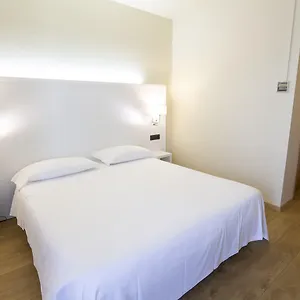 Hotel Parigi 2 & ***